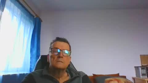 ulmeni7 online show from 12-21-25, 08:43