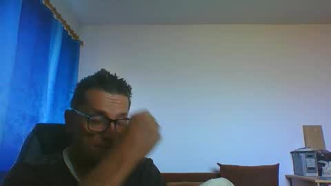 Snapshot of ulmeni7 chatting on 06-08-26, 05:30 ulmeni7 online show from 06-08-26, 05:30