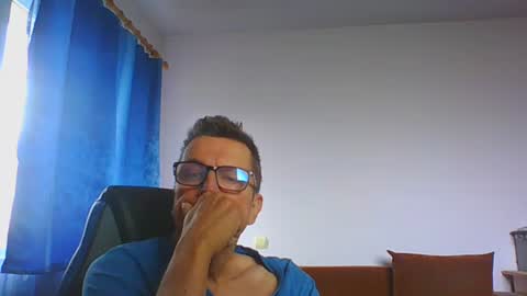 Snapshot of ulmeni7 chatting on 06-12-26, 06:56 ulmeni7 online show from 06-12-26, 06:56