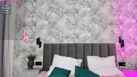 Melena online show from 10-25-25, 01:46