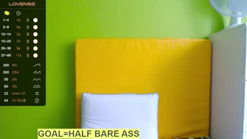 Snapshot of ultra_meow chatting on 12-22-25, 12:02 Roxy online show from 12-22-25, 12:02