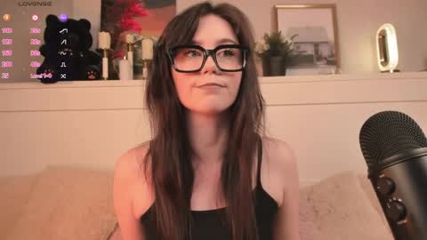 Una  online show from 05-17-26, 10:11