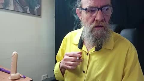 Snapshot of uncle_hottiecb chatting on 03-26-26, 06:35 Uncle Hottie online show from 03-26-26, 06:35