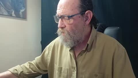 Snapshot of uncle_hottiecb chatting on 04-13-26, 05:29 Uncle Hottie online show from 04-13-26, 05:29