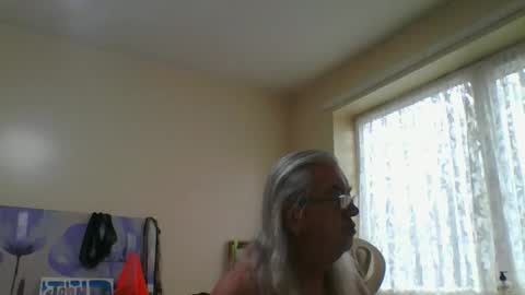 Snapshot of uncle_johns chatting on 10-19-25, 08:15 John online show from 10-19-25, 08:15