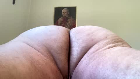 Hairy Sally online show from 09-26-25, 01:48