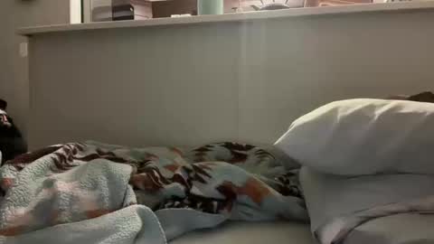 Snapshot of uncutbeard129840 chatting on 10-11-25, 03:50 uncutbeard129840 online show from 10-11-25, 03:50