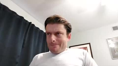 Snapshot of undress_me_ chatting on 01-20-25, 12:39 undress me online show from 01-20-25, 12:39