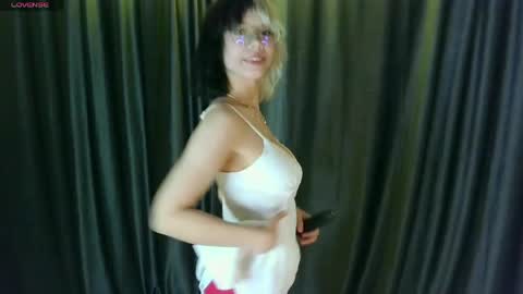 unforgettablehelen online show from 05-19-26, 04:35