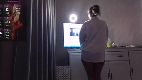 Eva online show from 04-29-26, 10:16