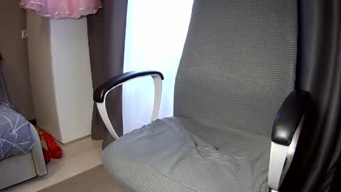 Snapshot of unicum2009 chatting on 05-18-26, 06:52 Mylittlecute online show from 05-18-26, 06:52