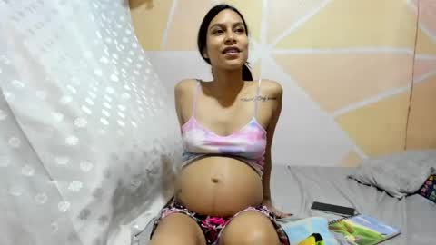 Snapshot of unlimited_destruction69 chatting on 10-29-25, 11:39 sofia and alex online show from 10-29-25, 11:39