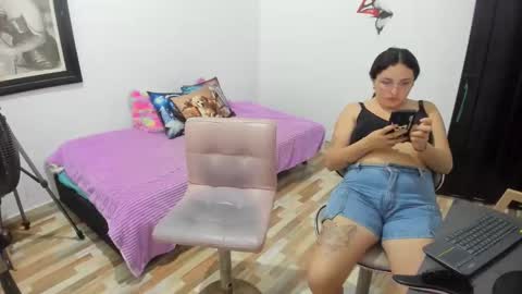 Kary and jhoa online show from 10-24-25, 01:24