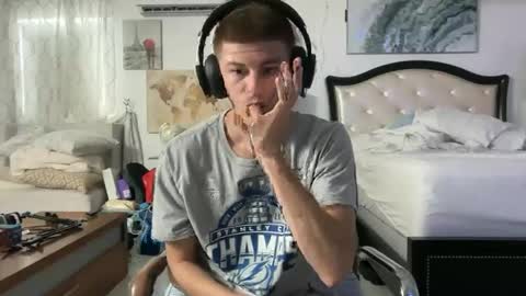 Snapshot of unverifiedbwc chatting on 02-17-25, 04:26 Stepbro online show from 02-17-25, 04:26