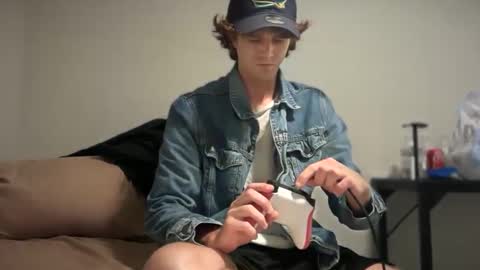 Snapshot of unverifiedbwc chatting on 09-17-25, 07:32 Stepbro online show from 09-17-25, 07:32