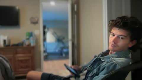 Snapshot of unverifiedbwc chatting on 09-21-25, 11:34 Stepbro online show from 09-21-25, 11:34