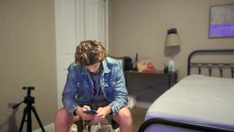 Snapshot of unverifiedbwc chatting on 10-04-25, 04:54 Stepbro online show from 10-04-25, 04:54