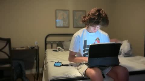 Snapshot of unverifiedbwc chatting on 10-19-25, 12:11 Stepbro online show from 10-19-25, 12:11