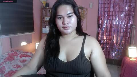 Snapshot of ur_baby_rebbecca chatting on 11-23-25, 08:52 SINGLE online show from 11-23-25, 08:52