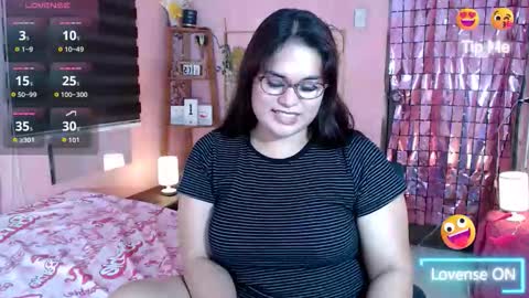 Snapshot of ur_baby_rebbecca chatting on 12-14-25, 10:09 SINGLE online show from 12-14-25, 10:09