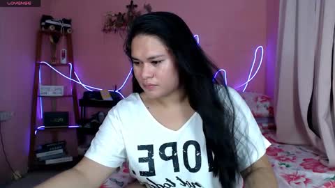 Snapshot of ur_baby_rebbecca chatting on 05-21-26, 01:07 SINGLE online show from 05-21-26, 01:07