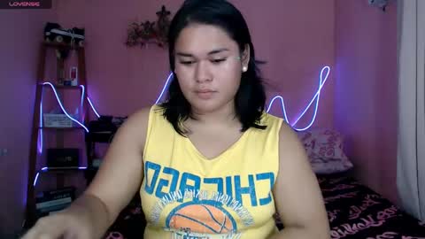 Snapshot of ur_baby_rebbecca chatting on 06-01-26, 12:18 SINGLE online show from 06-01-26, 12:18