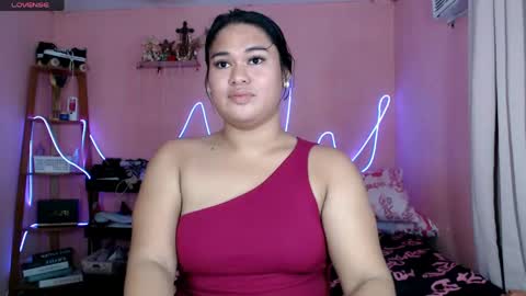 Snapshot of ur_baby_rebbecca chatting on 06-02-26, 12:56 SINGLE online show from 06-02-26, 12:56