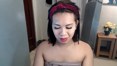 Snapshot of ur_cutiesthotasianxx chatting on 12-10-24, 01:22 Vee online show from 12-10-24, 01:22