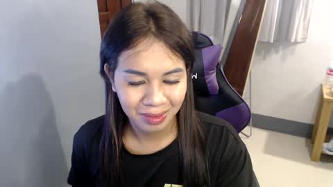 Snapshot of ur_cutiesthotasianxx chatting on 12-20-24, 12:08 Vee online show from 12-20-24, 12:08