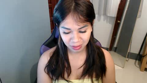 Snapshot of ur_cutiesthotasianxx chatting on 12-27-24, 01:53 Vee online show from 12-27-24, 01:53