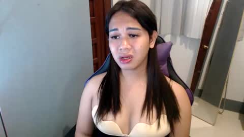 Snapshot of ur_cutiesthotasianxx chatting on 12-27-24, 03:26 Vee online show from 12-27-24, 03:26