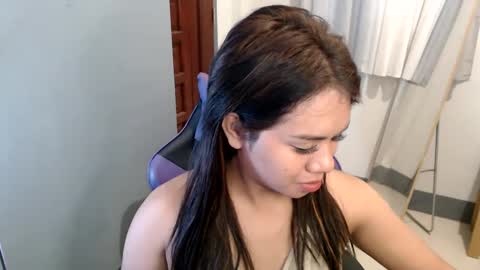 Snapshot of ur_cutiesthotasianxx chatting on 12-29-24, 06:14 Vee online show from 12-29-24, 06:14