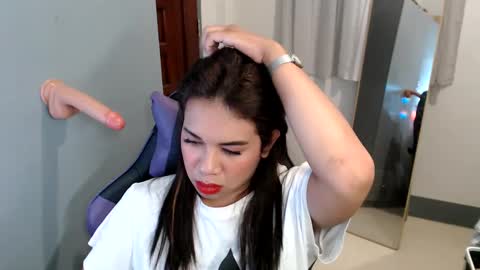 Snapshot of ur_cutiesthotasianxx chatting on 01-02-25, 05:24 Vee online show from 01-02-25, 05:24