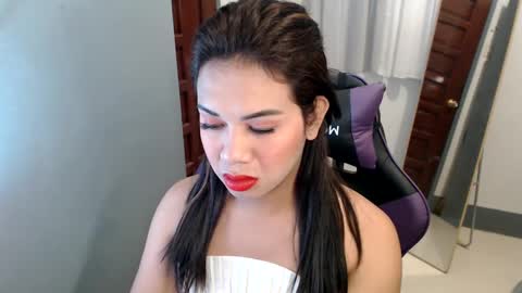 Snapshot of ur_cutiesthotasianxx chatting on 01-03-25, 03:16 Vee online show from 01-03-25, 03:16