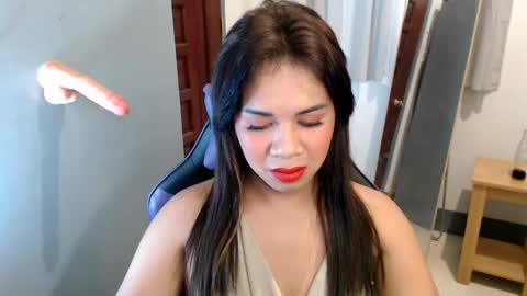 Snapshot of ur_cutiesthotasianxx chatting on 01-05-25, 03:22 Vee online show from 01-05-25, 03:22