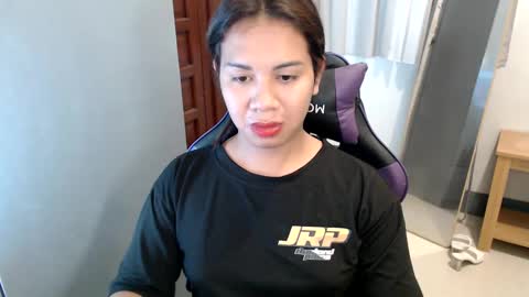 Snapshot of ur_cutiesthotasianxx chatting on 01-10-25, 08:51 Vee online show from 01-10-25, 08:51