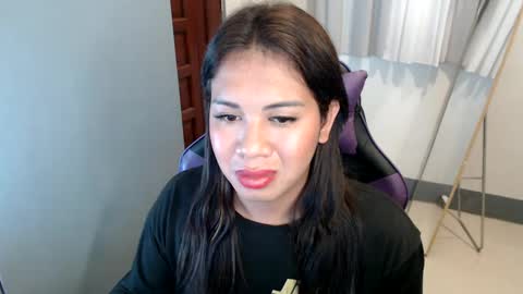 Snapshot of ur_cutiesthotasianxx chatting on 01-11-25, 06:03 Vee online show from 01-11-25, 06:03