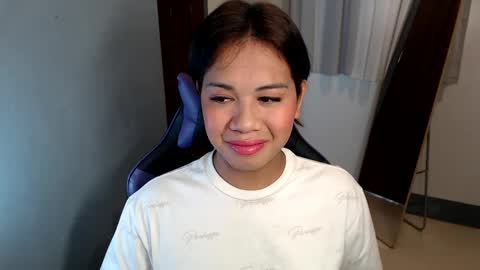 Snapshot of ur_cutiesthotasianxx chatting on 01-13-25, 03:12 Vee online show from 01-13-25, 03:12