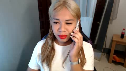 Snapshot of ur_cutiesthotasianxx chatting on 01-20-25, 04:21 Vee online show from 01-20-25, 04:21