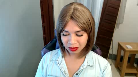 Snapshot of ur_cutiesthotasianxx chatting on 01-23-25, 11:15 Vee online show from 01-23-25, 11:15