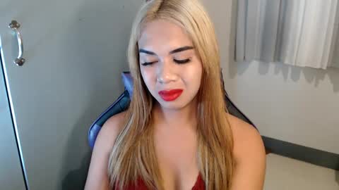 Snapshot of ur_cutiesthotasianxx chatting on 01-31-25, 12:51 Vee online show from 01-31-25, 12:51