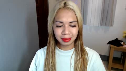 Snapshot of ur_cutiesthotasianxx chatting on 02-02-25, 06:48 Vee online show from 02-02-25, 06:48