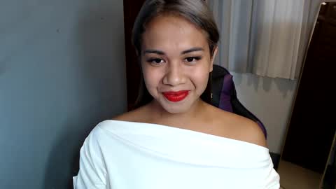 Snapshot of ur_cutiesthotasianxx chatting on 02-02-25, 03:39 Vee online show from 02-02-25, 03:39