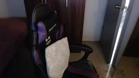 Vee online show from 02-01-26, 03:16