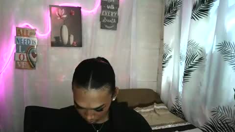 ur_dazzlingmorenaxx online show from 06-11-26, 02:11