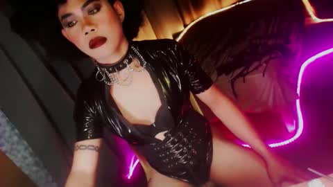 Snapshot of ur_dominatrix chatting on 11-30-25, 05:11 MISS ANNA online show from 11-30-25, 05:11