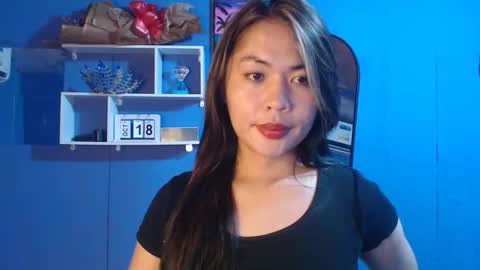 Snapshot of ur_perfectgirlmsa chatting on 10-17-25, 11:18 Ms. A lets go pass or pvt show online show from 10-17-25, 11:18