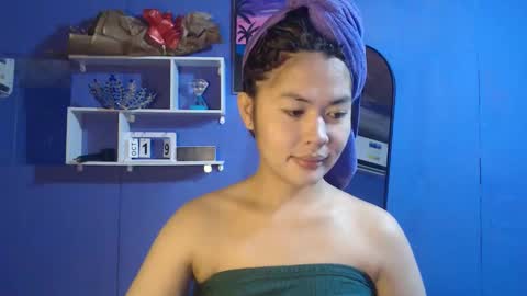 Snapshot of ur_perfectgirlmsa chatting on 10-19-25, 10:27 Ms. A lets go pass or pvt show online show from 10-19-25, 10:27