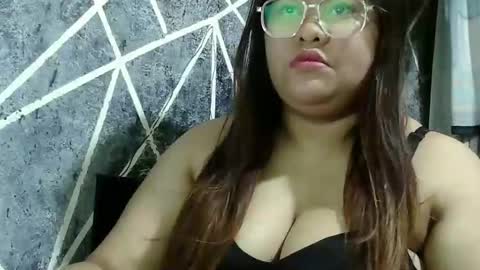 Snapshot of ur_pinay chatting on 12-19-24, 06:56 Rose --- online show from 12-19-24, 06:56