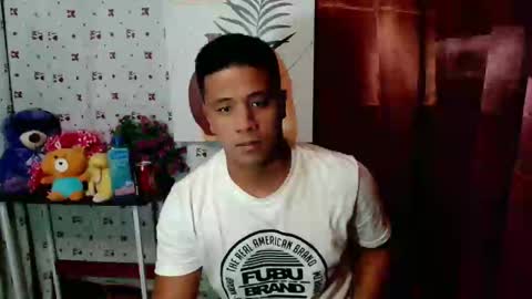 Snapshot of ur_pinoydave chatting on 01-21-25, 12:29 Dave online show from 01-21-25, 12:29